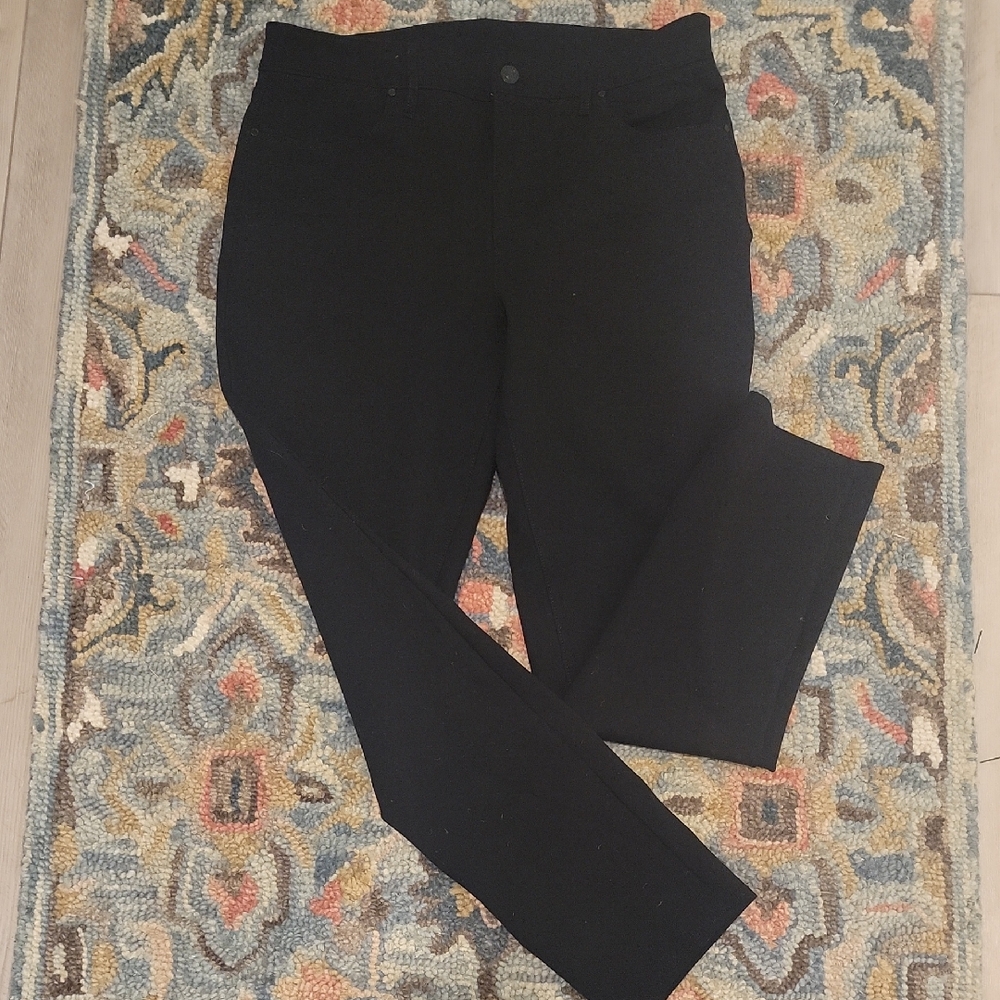 Chicos Black Skinny Pants In Cotton/poly Stretch. Size 1.5